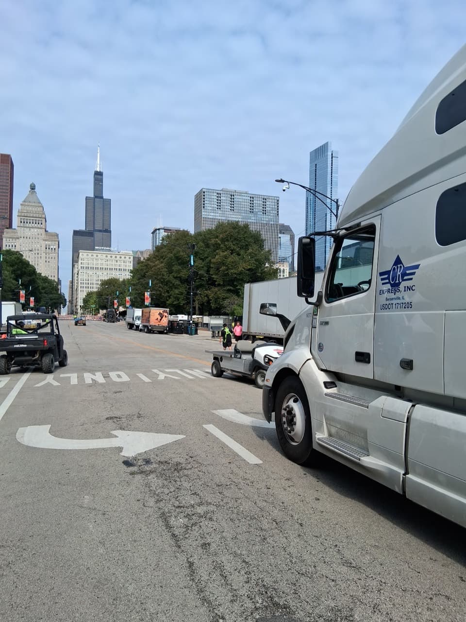 CR Express truck operating in downtown Chicago